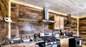 Fridge, microwave, oven, stovetop - #11 Renovated Cozy Room Dog Friendly Leadville CO (Leadville)