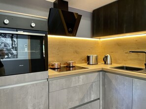 Private kitchen - Kitzbühel Beach Chalet – first row in snow (Kitzbühel)