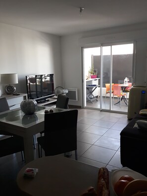 Dining - Appt Neuf 43m2 Terrasse 15m2 + Balcon, Plage Lido de la Marana à 10mn (Lucciana)
