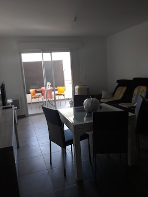 TV - Appt Neuf 43m2 Terrasse 15m2 + Balcon, Plage Lido de la Marana à 10mn (Lucciana)