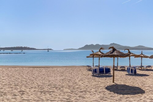 Beautiful, 3 bedroom, ground floor, sea front property, large furnished terrace