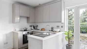 Apartment | Private kitchen | Fridge, microwave, oven, stovetop