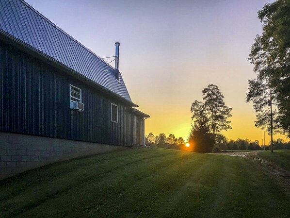 Exterior - "The Barn at Sunset Lane" - Spacious 4BR Home on 16 Acres (Killbuck)