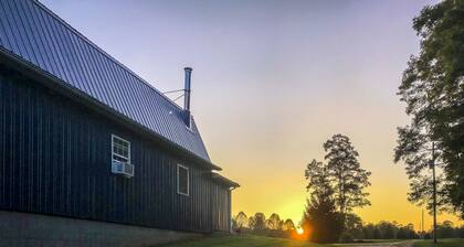 "The Barn at Sunset Lane" - Spacious 4BR Home on 16 Acres