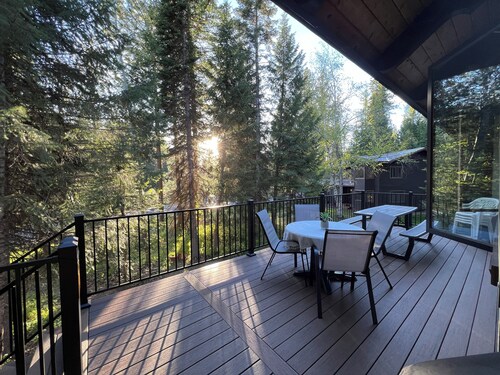 Mather Chalet in the Heart of McCall +3000 sq ft, game & bunk room, 2 fireplaces