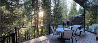 Mather Chalet in the Heart of McCall +3000 sq ft, game & bunk room, 2 fireplaces