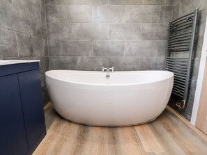 Cottage | Bathroom | Shower - Box Tree Escapes (Lancaster)