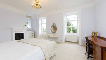 9 bedrooms, iron/ironing board, WiFi