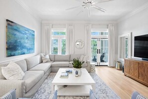 Smart TV, books - PRIME LOCATION!! WATERCOLOR CONDO FULLY RENOVATED! STEPS TO BEACH CLUB! (Santa Rosa Beach)