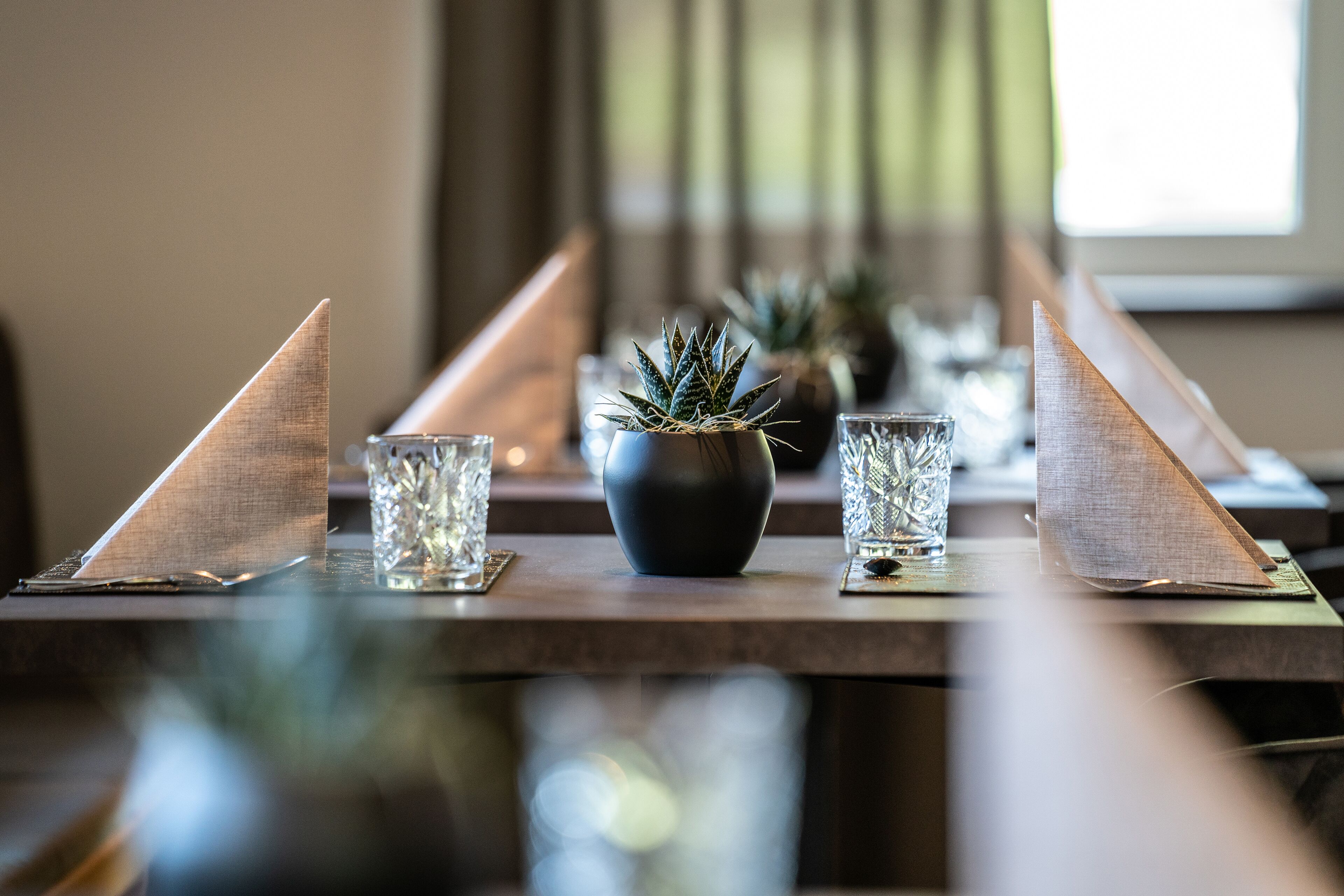 朝食 (コンチネンタル ブレックファスト)、毎日提供 (無料)