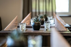 Tägliches inbegriffenes kontinentales Frühstück