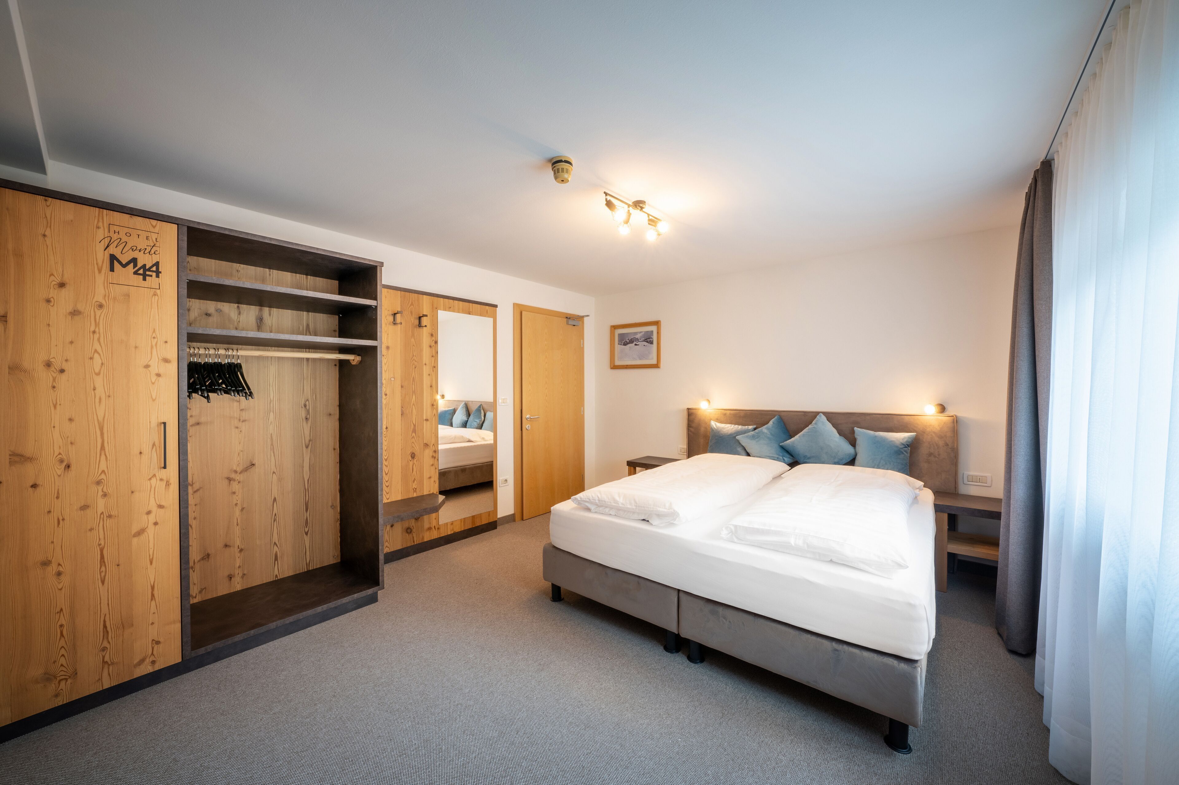 In-room safe, free WiFi, bed sheets