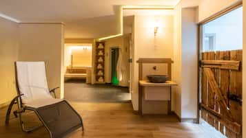 Sauna, steam room