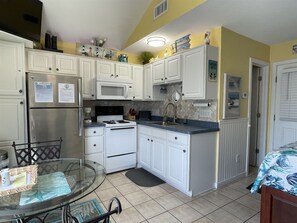Fridge, microwave, stovetop, cookware/dishes/utensils - Come and Relax at Paradise Found! (HATTERAS)