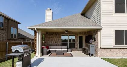 Beautiful 5BD/3BA Near BLD/Waterpark/AT&T Stadium