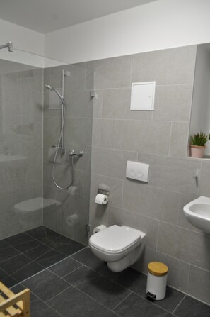 Apartemen Comfort, akses difabel, kamar mandi pribadi | Kamar mandi