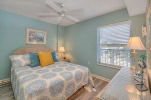 3 bedrooms, free WiFi - Emerald Cove I 2B-3BR/3BA-Oceanfront Condo in Windy Hill (North Myrtle Beach)