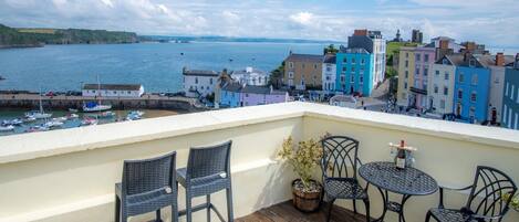 تناول الطعام بالخارج