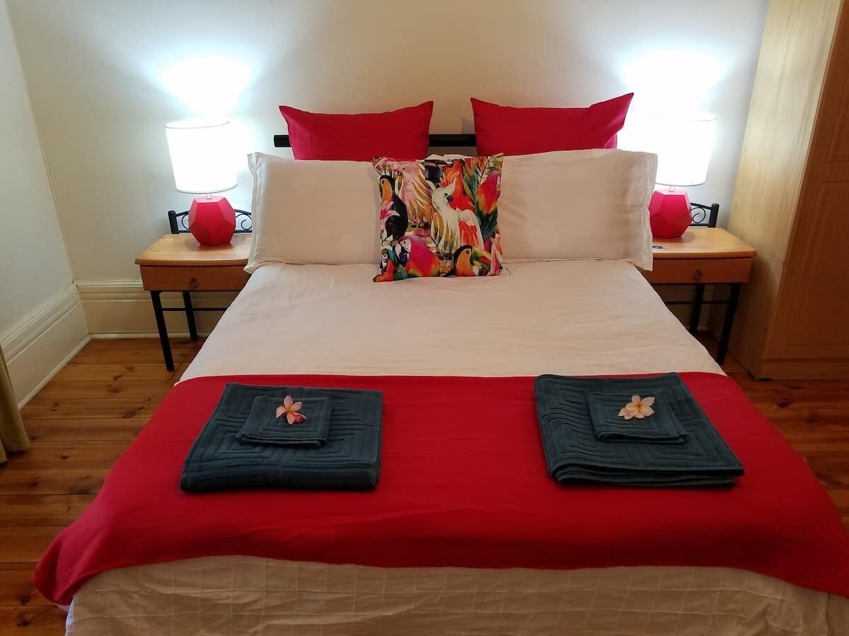 COMFY SPACIOUS 5BED HERITAGE HOME10MIN 2CBD 