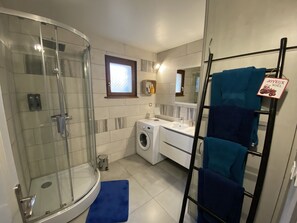 Shower, hair dryer, bathrobes, towels