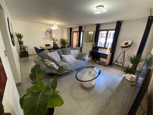 Mallo's Lodge + Parking+2 balconies 