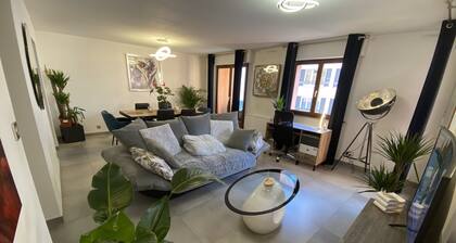 Mallo's Lodge + Parking + 2 balconies