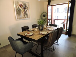 Dining - Mallo's Lodge + Parking + 2 balconies  (Colmar)