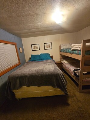 2 Schlafzimmer, Bügeleisen/Bügelbrett, kostenloses WLAN, Bettwäsche