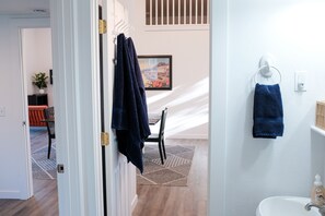 Interior - Beautiful new guest cottage, perfect for families! (Hayden)