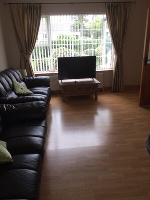 TV - Executive Home (Bundoran)