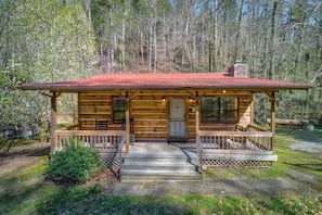 Exterior - Cozy Creekside Cabin, 3.6mi to National Park, 257 Black Mash (Townsend)