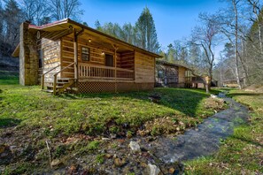 Exterior - Cozy Creekside Cabin, 3.6mi to National Park, 257 Black Mash (Townsend)