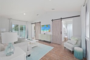 Smart-TV, Tischfußball, Tischtennisplatte