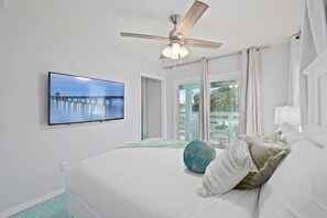 4 bedrooms, desk, iron/ironing board, travel cot - Tropical Modern | Pool, Walk to Beach, 2 En Suites (Jacksonville Beach)