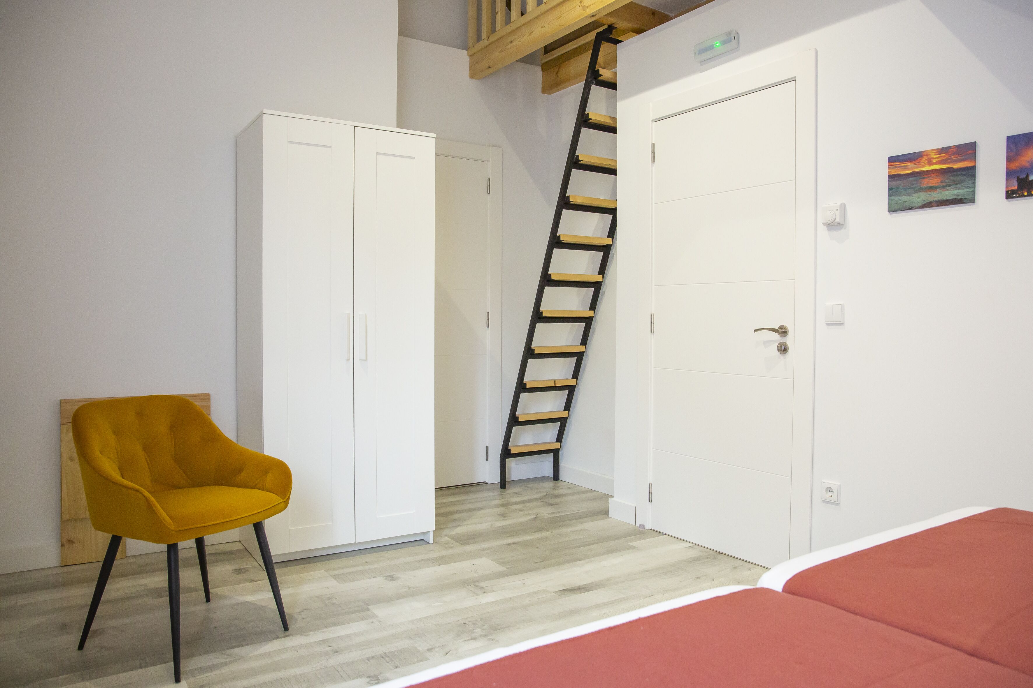 Habitació amb dos llits individuals superior, accessible, amb bany privat | Equipament de l'habitació