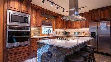 KylskÄp, mikrovÄgsugn, ugn och spishÀll