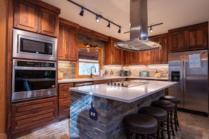 Fridge, microwave, oven, stovetop - A relaxing, upscale cabin with the best view and fishing on the river! (Heber Springs)