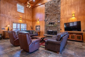 Smart TV, fireplace - A relaxing, upscale cabin with the best view and fishing on the river! (Heber Springs)