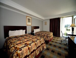 1 bedroom, iron/ironing board, free WiFi, wheelchair access - COURTYARD ROOM, 2 QUEEN BEDS WITH RIVER-VIEW (Somerset)