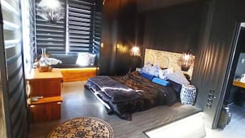 1 bedroom, in-room safe, desk, soundproofing