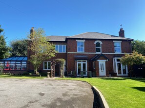Exterior - Borrowfield Lodge (Derby)