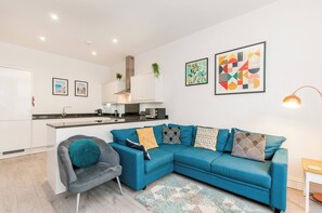 Smart TV - Ground Floor Garden Apartment Walpole Bay Margate (Cliftonville)