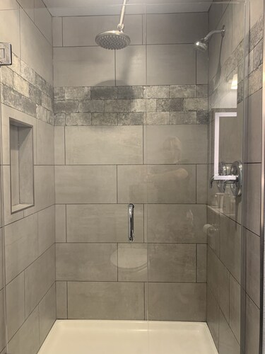 Private Apt in quiet location