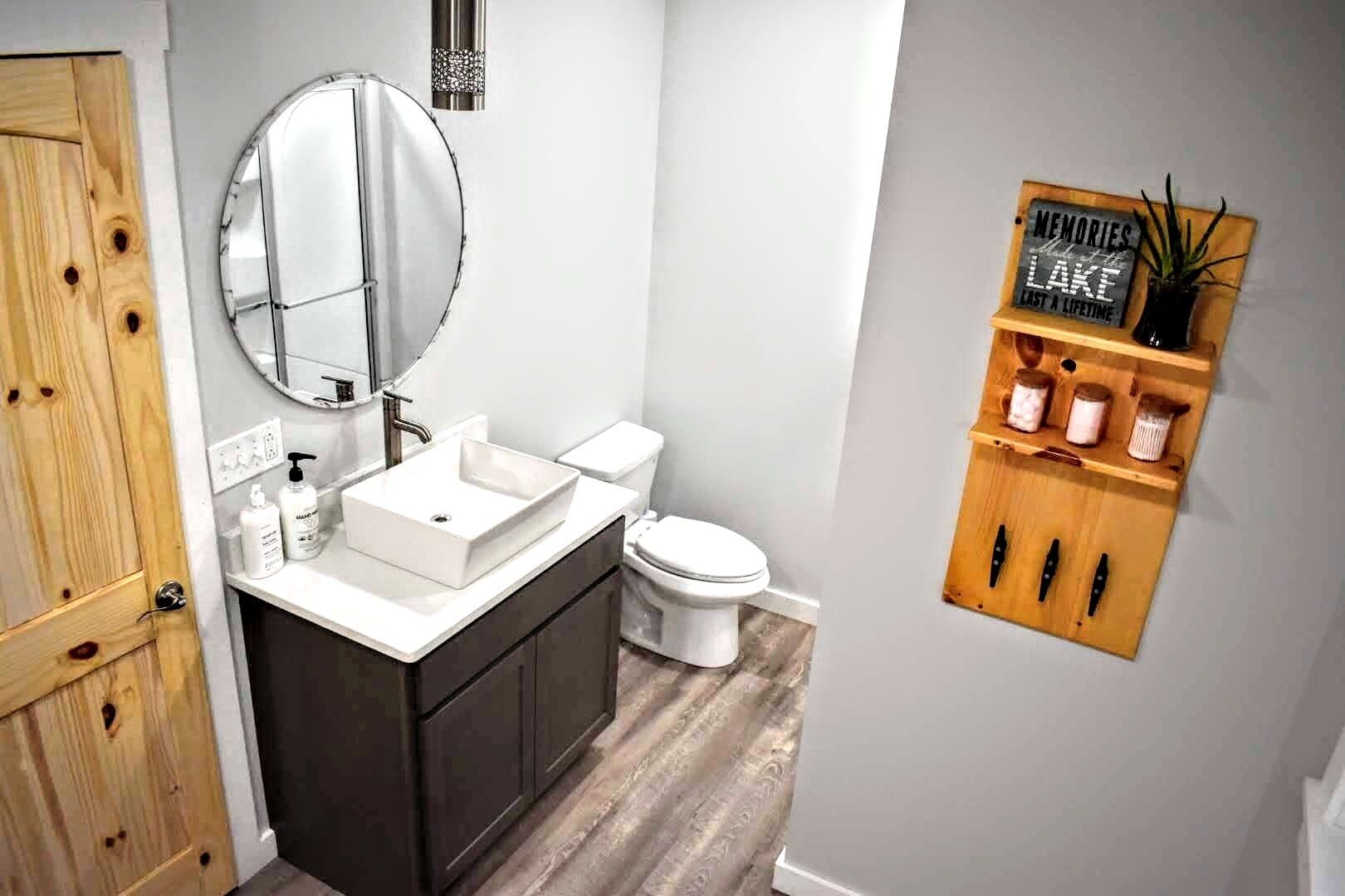 淋浴设施、毛巾、肥皂、卫生纸