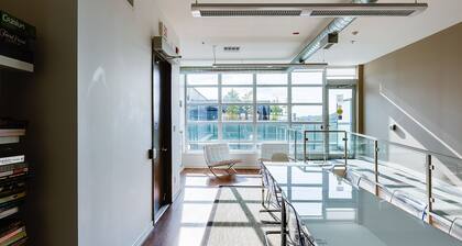 Bright loft one bedroom with den, steps to subway, Casa Loma and Yorkwille