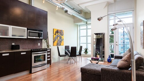 Bright loft one bedroom with den, steps to subway, Casa Loma and Yorkwille