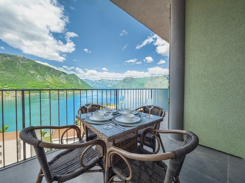 Luxurious Apartment with Captivating Majestic View