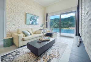 TV - Luxurious Apartment with Captivating Majestic View (Dobrota)