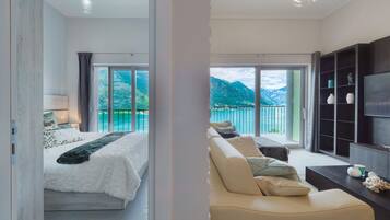 2 bedrooms, iron/ironing board, travel cot, free WiFi