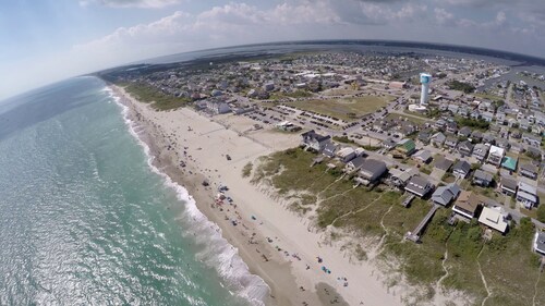 Luxury Atlantic Beach Retreat-2 Masters-Pool-Steps to Ocean-Restaurants & Bars
